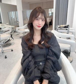 Ai Negishi Instagram - 💇‍♀️✨💇‍♀️
.
カットとカラーしてきました🥰

今回もシルバーグレージュ🩶
お上品な色でとても好きです🫶

森上さんいつもありがとうございます✨
@mineyukimorikami 
.
#hair #hairsalon #hairstyle 
#美容室 #TRUNC #カット #カラー
#ヘアスタイル #ヘアー