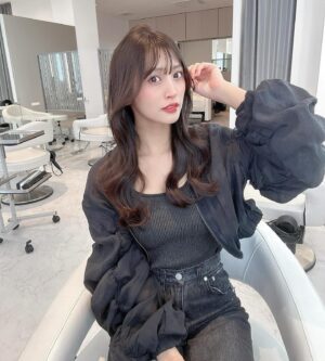 Ai Negishi Instagram - 💇‍♀️✨💇‍♀️
.
カットとカラーしてきました🥰

今回もシルバーグレージュ🩶
お上品な色でとても好きです🫶

森上さんいつもありがとうございます✨
@mineyukimorikami 
.
#hair #hairsalon #hairstyle 
#美容室 #TRUNC #カット #カラー
#ヘアスタイル #ヘアー
