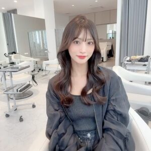 Ai Negishi Instagram - 💇‍♀️✨💇‍♀️
.
カットとカラーしてきました🥰

今回もシルバーグレージュ🩶
お上品な色でとても好きです🫶

森上さんいつもありがとうございます✨
@mineyukimorikami 
.
#hair #hairsalon #hairstyle 
#美容室 #TRUNC #カット #カラー
#ヘアスタイル #ヘアー