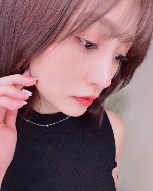 Ai Negishi Instagram - 🤍🖤🤍
.
シルバーのチェーンネックレス🥺
さりげないハートが可愛いし
主張が強く無いから使いやすい💕
大人っぽくて好き☺️
.
#cene #セネ #アクセサリー
#金アレ対応 #ネックレス #accessories 
#シルバーネックレス #チェーンネックレス 
#pr