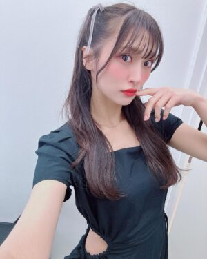Ai Negishi Instagram - 🎀🤍🎀
.
撮影の時の
ハーフツイン🫶
レアだから私服に着替えてからも自撮り
でも写真撮ってからすぐほどいちゃった🤣✨
このワンピもお気に入り🩶
今日も着てる🥰
.
#ハーフツイン #レア 
#私服 #ねぎ私服 #ねぎしふく
#EVRIS