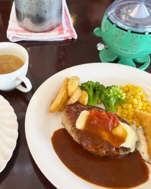 Ai Negishi Instagram - 🍽️💕🍽️
.
地元毛呂山で
根岸家がやっている洋食屋サンピエール
伯父さんがずっとシェフをやっています
今日はなんと初めてプライベートで
お友達と来ました🥰
私は安定のチーズハンバーグとイカフライセット✨
.
#サンピエール #毛呂山町 #毛呂山 #毛呂山グルメ
#グルメ #洋食屋 #洋食 #毛呂山町観光大使