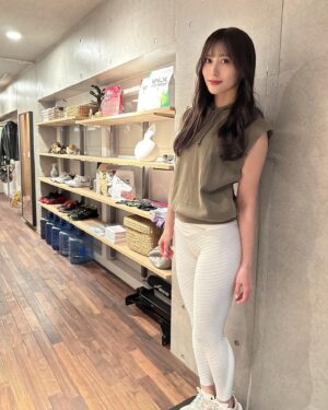 Ai Negishi Instagram - 🏋️✨🏋️
.
ジム行ってきました🥰
効きすぎて終わった後
産まれたての子鹿のような足になって
ぷるぷるしてました😇
舞台稽古が始まるまでに
もっと体力つけるぞー❣️
.
@kayggym 
@ayaumi.co.jp 
.
#ケイジー #パーソナルジム新宿 #パーソナルトレーニング新宿 #レンタルウェア #training