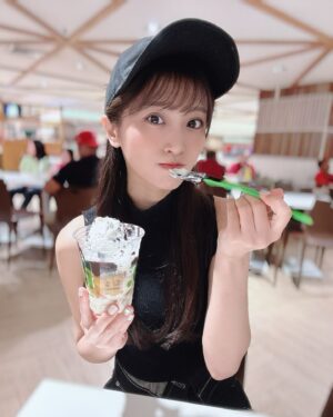 Ai Negishi Instagram - 🍦🥭🍦
.
どハマりしたアイスクリーム❣️
フローズンヨーグルトアイスで
フルーツとクランチとソースが選べて
全部がめちゃくちゃ美味しい...
アイスとしてというか
毎日の朝ごはんにしたいレベル🥺💕
マネージャーさん達がどハマりしてて
私もまんまとハマりました🤣
バナナとマンゴーといちごにしました🍌🥭🍓
ダークチョコレートソース神...❣️
.
#llaollao #icecream #frozenyogurt 
#cebu #Philippine 
#アイスクリーム #フローズンヨーグルト
#セブ #フィリピン