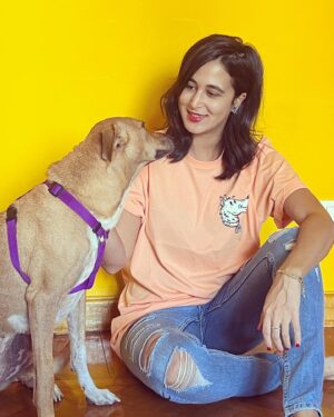 Aida El Kashef Instagram - "Be the change you want to see in the world" 

Sadly some shelters today are struggling to stay open... So, starting today and till end of this month @in.your.shoe decided that ALL PROFITS of this T-shirt will 100% be collected in a cheque & get transferred to one or more of those shelters. 

We’re trying to help and maybe encourage you/other businesses to do the same! This is for our furry friends, and the community.

Go to www.inyourshoe.com to buy the Dog Love t-shirt and help save a life 🐾🐾