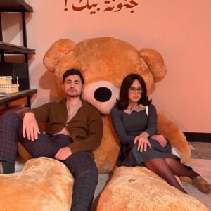 Aida El Kashef Instagram - في محل الدباديب كانت لنا حكايات😅 #مجنونة_بيك
@amirelmasry 
@joeboueid 
@shahid.vod