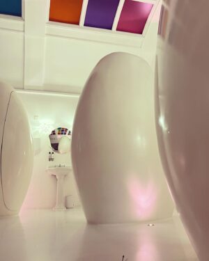 Aida El Kashef Instagram - London bathrooms 🚽