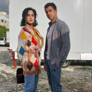 Aida El Kashef Instagram - القلب شواف … قادر يشوف الدنيا حلوة وجميلة ❤
‎شكرًا فريق عمل #تغير_جو و شكرا #ديما علي كل الجروح اللي فتحتيها و رجعتي لمتيها. 

‎ممتنة جدا اني كنت جزء من عيلة خطوة عزيزة و حقيقي بقينا عيلة ورا الكاميرا زي ما كنا قدامها.