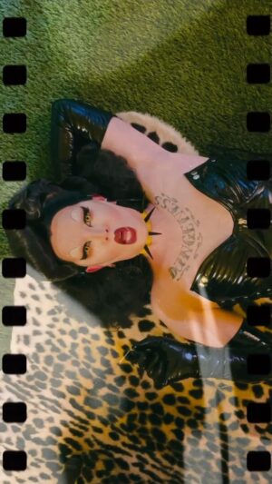 Aiden Zhane Instagram - We ALL experience a range of emotions, but sometimes on social media, we say we’re happy when we could actually use support.

#RevealHowYouFeel
MHC’s Mental Health Awareness Month challenge with @michellevisage @mentalhealthcoalition 

Be vulnerable & make your own video to join the challenge that’s all about showing vulnerability and opening up about the struggles behind our smiles.