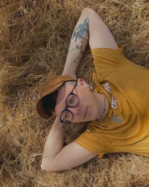 Aiden Zhane Instagram - This grass looked comfy so I laid in it☀️