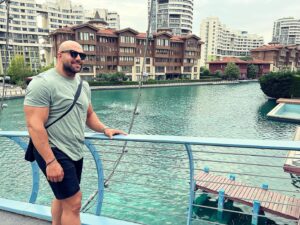 Aidin Khataei Instagram - هر چیزی به موقعش به سراغتون میاید،صبور باشید