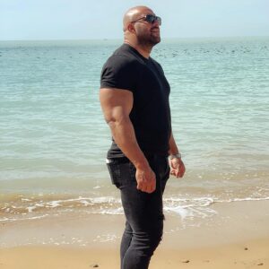 Aidin Khataei Instagram - ای دل،
به سرد مهری دوران صبور باش،
کز پی رسد بهار چو پاییز بگذرد