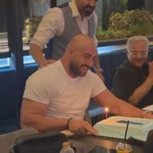 Aidin Khataei Instagram - تولد ۴۰ سالگیم در کنار دوستان هنرمندم در پیش تولید یه کار خفن ممنون از همگی که با استوری و تماس تولدم رو تبریک گفتن دوستون دارم❤️❤️❤️
@maryam.nazeran @alirafie.officialfa @farazvaziri  @farzin_lounge  @mehrdad__rahiimi  @vahidsheykhzadeh  @nimashahrokhshahi  @afshinzinouri @amir_khosro_abbasi  @mehdimahani  @mehdisabaiiiii  @mirtahermazloumi @behrangalavi_official  @hamedmahdavi @shahababbasi_official @amirmoghadam.art @javadkhaajavi