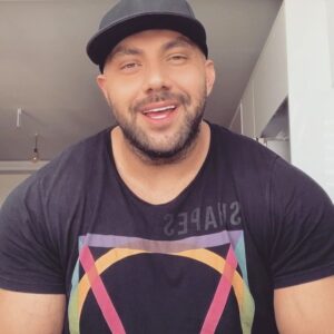 Aidin Khataei Instagram - منم خودمم یه اردیبهشتیم🌹❤️