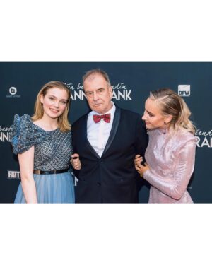 Aiko Beemsterboer Instagram - so much love for the incredible people I got to stand next to in these pictures & everyone else involved 💜

✨ thank you ✨

#mijnbestevriendinannefrank #mybestfriendannefrank #annefrank #hannahgoslar