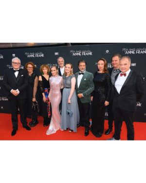 Aiko Beemsterboer Instagram - so much love for the incredible people I got to stand next to in these pictures & everyone else involved 💜

✨ thank you ✨

#mijnbestevriendinannefrank #mybestfriendannefrank #annefrank #hannahgoslar