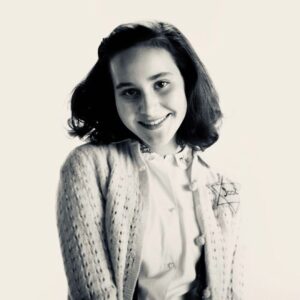 Aiko Beemsterboer Instagram - Even though production has been put on hold due to the corona virus, I am excited to announce that Josephine and I will be playing Hannah Goslar and Anne Frank in the upcoming film ‘Mijn Beste Vriendin Anne Frank’. I am grateful and excited to be given the opportunity to bring this heavy-hearted and important piece of history to the big screen with everyone involved. Stay tuned 🎬♡ #annefrank #hannahgoslar #mybestfriendannefrank