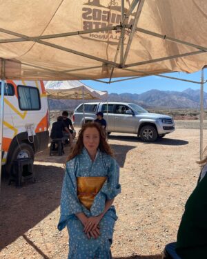 Ailín Salas Instagram - Días, cielos, personas que hacen lindos esos días y esos cielos, helado, limón, cara dorada, cama, nubes, estatua de dinosaurio, abrazos y besos, teléfonos, montañas, kimono y san expedito. Byeee cuídense y cuiden al que esté al ladito.