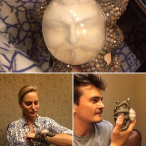 Aimee Mullins Instagram - With one of my favorite jewelers yesterday @sevanbicakcijewellery in #Istanbul. Besides watching #Sevan personally heat and hammer gold to size the incredible ring Rupert bought for our engagement, we feasted on kebabs and played around with enough jaw-dropping jewels to make a queen blush! We decided that the face inside this articulated octopus is a Turkish Sultan version of @rupertfriend
