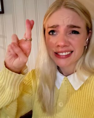 Áine Rose Daly Instagram - Plz come to my gig on Sunday okay? Ticket link is in da bio xoxoxoxoox 

Might even play a new song who knows oooooooo
.
.
.
.
#londongigs #label #actormusician #londonartist #welovemusic #newmusic