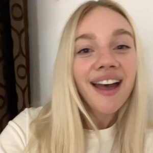 Áine Rose Daly Instagram - For those of you that don’t know, I play a character called Robyn in the BBC show @boilingpointofficial . In episode 4 of the series, Robyn decides to open up to her boss (played by the wonderful @thatgarylamont ) and share what she’s been going through with her health recently and how it’s been affecting her work. She doesn’t really know where to begin or what words to use at first but then finally shares that she is living with Crohn’s and has had bouts of bowel urgency and ultimately incontinence resulting in her being late for work on a very important day, not to mention missing a big audition for a movie. For Inflammatory Bowel Disease awareness week this year, Crohn’s and Colitis UK are encouraging people to, just like Robyn, find the right words to share their experiences. Bowel disease can be hard to talk about so Crohn’s and Colitis UK are promoting their free talking toolkit to help you through those difficult conversations. When you’re ready to talk, use the #findtherightwordsto share your experience 🌻