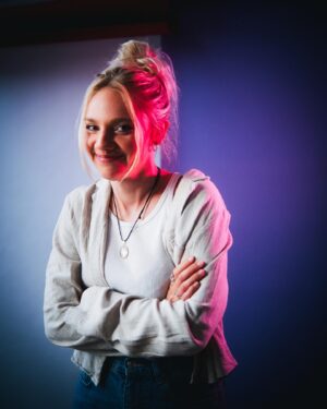 Áine Rose Daly Instagram - hi 👋 

📸: @probablyarobot