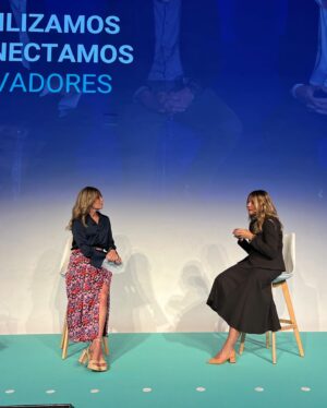 Ainhoa Arbizu Instagram - Semana muuuuy intensa!
3 eventos   un Planeta Tenis.
Lo mejor: achuchar a mi mami en BCN y presentar los premios Admirables dedicados a la trayectoria profesional y humana de nuestros profesionales sanitarios (rompí, por primera vez en mi vida encima de un escenario, recordando a mi Aita). 
Gracias @tot_hom @pedrodelhierro_official @nachoaguayo @tamaragordo @blancacanadas @andreamengs @salonmonchomoreno y …