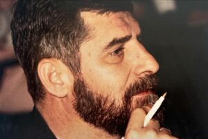 Ainhoa Arbizu Instagram - Ya hay una estrella más en el cielo. Y brilla tanto. ✨ 

Siempre serás nuestro referente. El hombre de mi vida (junto a Leo). Tan bueno, brillante, generoso, humilde, divertido, disfrutón. Toda una vida entregada a la neurología, a la Esclerosis Múltiple, a ayudar a los demás, a la investigación, a la docencia, a tus tres mujeres, a tus nietos, a tu yerno, a tu familia, amigos, cuadrilla. Se te quiere tanto. Sé que sientes todo el amor de tantísima gente. Porque siempre pellizcabas el corazón y dejabas huella. Porque siempre has sido muy amigo de tus amigos. 

Que gran vacío dejas, Aita. Te honraremos trasladando todos los valores que nos habéis inculcado mami y tu a vuestros nietos. Y cuidaremos y querremos a mami tanto como ella ha hecho contigo. Viajaremos, cantaremos, esquiaremos, navegaremos, trabajaremos duro en lo que amamos, bailaremos, subiremos a la sierra de Urbasa, iremos a Lizarra, comeremos rico, brindaremos por ti. Siempre seremos una piña y siempre estaremos juntos. Te admiramos y queremos. Gracias por todo, gracias por tanto, incluso nos has regalado una despedida llena de amor. No nos hemos separado de ti. Tus 3 mujeres. Sobretodo mami. Te vas lleno de paz y amor. Estás en nuestro corazón. Aquí. Fuerte fuerte. Siempre. Y brillando. Todas las noches Leo (buah como te va a echar de menos el mini Dr. Urquijo) y yo te buscaremos y daremos las buenas noches. Eterno, Aita. DEP ✨🙌💔 @lorea_arbizu