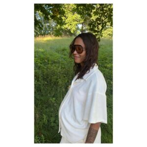 Aino Jawo Instagram - Trying to find some shade or stay close to water in this heatwave☀️💦🥵🔥🤰🏽