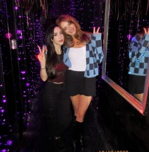 Ainsley Bailey Instagram - the “texas child actors, to roommates, to standup comics on same show” pipeline