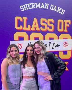 Aitana Rinab Perez Instagram - Last night was amazing. Ive had the best time being apart of this amazing cast and couldn’t be more grateful. Cant believe high school is over 😭😭😭👩‍🎓💕