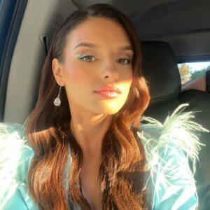 Aitana Rinab Perez Instagram - Still obsessing over my look from Thursday nights @neverhaveiever season 3 premiere. Thank you to my amazing glam squad who made it all happen 
💕💖💎
Makeup by: @inaayaroselashes 
Hair and styled by: @chantelgonsalves