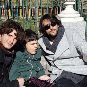 Aitor Luna Instagram - Aquí pasando la mañana con Dani y apoyando a la FUNDACIÓN INVERSIÓN DUPLICACIÓN DEL CROMOSOMA 15Q más información en la página web  www.fundacioninvdup15q.org animo y fuerza para todas la familias que lo padecen!!!💪🏻 @yongonluna
