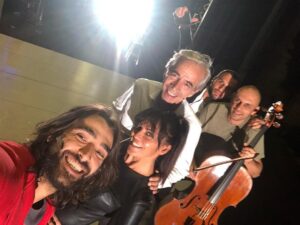 Aitor Luna Instagram - Probando sonido con estos #grandes @imanolariasoficial @guadalupelancho @raulbichejojimenez y #Batio @lavidaapalos #barcelona #teatrocoliseum