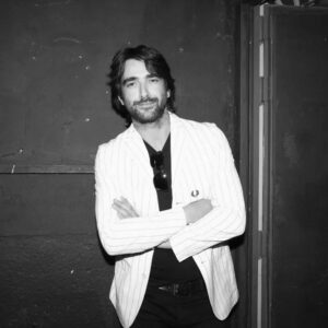 Aitor Luna Instagram - Gran noche, grandes compañeros y un inquietante "silencio"....en @netflixes a partir del 19....
