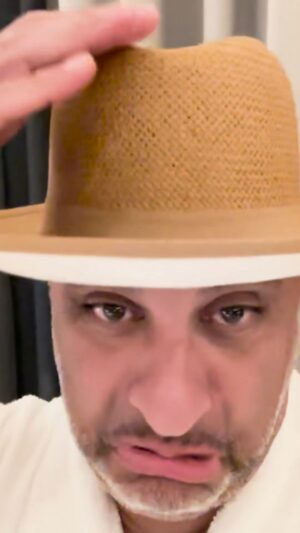Akaash Singh Instagram - This was supposed to be part of the “Imagine’ promo, but I had to let @RussellPeters - the GOAT- the man who made it possible for people who look like me to have a career- his own post.  Love you big bro. Also 

Watch my special this Sunday, March 10th, on Youtube at 12PM EST