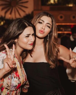 Akanksha Puri Instagram - M.P ki Ladkiyon ki toh baat he kuch aur hai 
🤩❤️
#bhopali 
.
Many of you don’t know but me and Divyanka are childhood school friends.,Chaddi Buddy 😛Grown up together..Studied in same Convent Girls school in Bhopal ❤️ I feel so so proud of you Divyanka when i see you and your achievements.,you were always so focused and everybody’s favourite ..nothing can stop you my girl ❤️
From being each others dancing partner in school to being in the same industry..From Bhopal to Mumbai and this far …🍾❤️ Really come a long way …Stay happy Stay blessed always and keep troubling me whenever you get a chance 😛❤️ Lots of love beautiful @divyankatripathidahiya ❤️
#divyankatripathi #akankshapuri