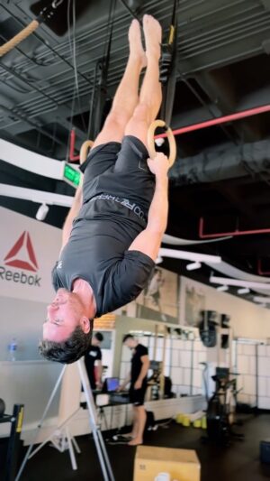 Akın Saatçi Instagram - Eğitimde yemek arası, aralıklı oruç sebebiyle, aralıksız harekete devam eden ben 😂 #lovepilates #lovecrosstraining sizi de Levent stüdyoma beklerim