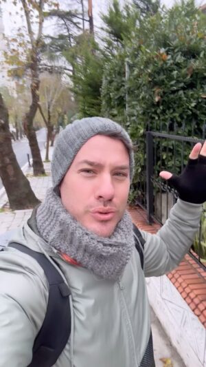 Akın Saatçi Instagram - İşe giderken yanlış yola giren var mı⁉️🤪
Sabahları işe gitmek nasıl? 😂peki pazar gittnek 🤪🤪
Credit @greipjokes