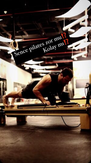 Akın Saatçi Instagram - 💪 Vücudunuzu şekillendirmek ve güçlendirmek için harika bir gün! Bu egzersizde, hem Pilates’in esnekliği hem de CrossTraining’in gücüyle tanışın. Enerjinizi yükseltin ve her hareketle kendinizi daha güçlü hissedin! 🏋️‍♂️✨ #GüçlüVücut #Pilates #CrossTraining #EgzersizKeyfi #love #lovewhatyoudo 
@polestarpilates 
@polestarpilatesturkiye 
@polestarpilates_antalya_lara 
@polestarpilatesizmir 
@leventpolestarpilates