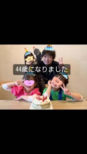Akira Ishida Instagram - 44歳になりました。しあわせです。