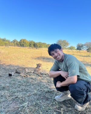 Akiyoshi Nakao Instagram - 明日TBSにて20時55分から放送される
「学校ではできない地球規模大実験どうなるでSHOW」
出演させていただいています。
是非ご覧下さい！
動物たちがとんでもない数いました。

衝撃の実験結果が❗️
アフリカ最高👍

なんか後ろから凄い視線感じるけど…笑