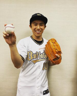 Akiyoshi Nakao Instagram - 昨日は始球式でした💪
子供頃からの憧れのオリックス！！！
嬉しいかぎりでした。

今年も頑張ってほしい！！

始球式の裏側は今度YouTubeにあげます💪

#オリックスバファローズ