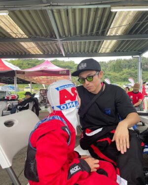 Akiyoshi Nakao Instagram - 今日は息子とよしきDと友人達とカートの耐久レース💪
いつかこんな日が来るかもなぁと思っていた日がやってきました。
親子で良い思い出ができたよ。
よしきDはプリケツでした👍