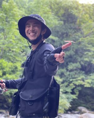 Akiyoshi Nakao Instagram - 人生で初めて、渓流釣りに挑戦したが、、、難しい❗️
魚の気配ないし、、、心折れかけたその時、、、トンボが釣れたよ❗️
そして最後は自分を釣ってフィニッシュ、、、

クソ‼️‼️‼️
#渓流釣り 
#あの人に負けず
#俺だって自由に生きてるぜ
#0匹なのに写真の時だけ釣れてる感
#来週は大スターと釣り
#そこは釣りたい