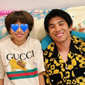 Akiyoshi Nakao Instagram - 先日36歳になりました。
妻と息子にお祝いをしてもらいました❗️手紙ももらい、泣きそうになるわ〜😂

そして沢山の方からメッセージや連絡をいただき、本当に感謝します。

年齢を重ねて、おじさん予備軍になってくると現実が目の前にありすぎて夢見ることを忘れてしまいそうになるけど、36歳は年男🐉

思う存分ビッグな夢を掲げて自分の人生だし自分を最高に愛して楽しみたいと思います👍

ありがとうございます❗️