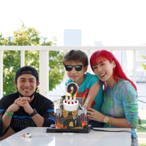 Akiyoshi Nakao Instagram - 息子が本日9歳になりました。
産まれてきてくれて元気に育ってくれてありがとうの気持ちでいっぱいです。彼が居なかったらモヒカンヤンキー街道まっしぐらでした！笑
子供は自分の命に変えても守りたい。強くそう思います。
そして何よりいつも温かく見守って下さりありがとうございます。

ママも9年お疲れ様‼️今朝喧嘩しそうになったことはこの場を借りて謝罪します。

#happybirthday