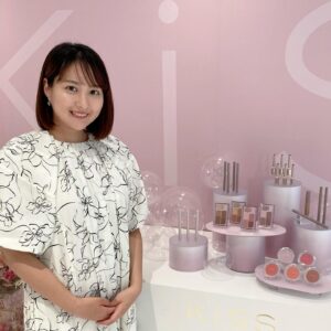 Ako Nagao Instagram - 9月に新しくなるメイクアップブランド“ＫｉＳＳ”リニューアル発表会の司会を務めました！
ラインナップすごく可愛いので要チェックです💐

@kiss.cosmetics

#KiSS
#もしキス2023