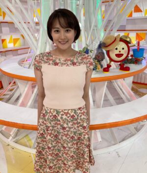 Ako Nagao Instagram - お久しぶりです！
みなさんお元気ですか？わたしは最近健康診断を受けたので健康になった気分になりました。
更新しなさすぎてめざましテレビの衣装の写真がかなり溜まっていたので全部載せます。これからはもっと更新頻度を上げたいと思っております....