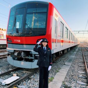 Ako Nagao Instagram - .
今日よる7時〜『芸能人が本気で考えた！ドッキリGP』内で
鉄道ウルトラクイズ！第2弾が放送されます✨
わたしも前回に引き続き出演しています。
鉄道キッズたちが嬉しいサプライズをかけてクイズバトルに挑むのですが、今回も皆んな可愛くてかなり笑える内容になっているので是非見て欲しいです😆
写真は第1弾のロケでお世話になった東武鉄道さんの車両基地で撮ってもらったものです^_^

#ドッキリGP